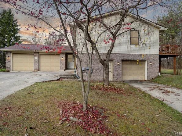 3711 Pine Creek Rd, Metamora, MI 48455
