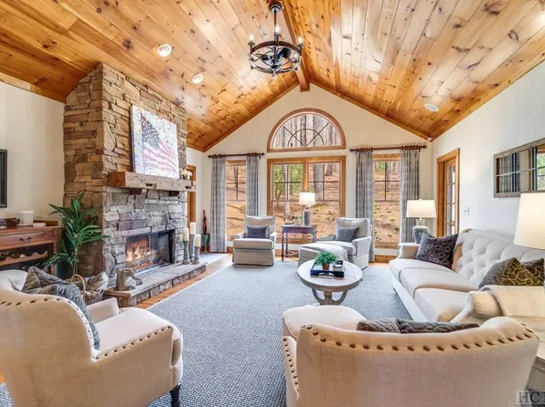 21 Wild Cherry Court, Sapphire, NC 28774