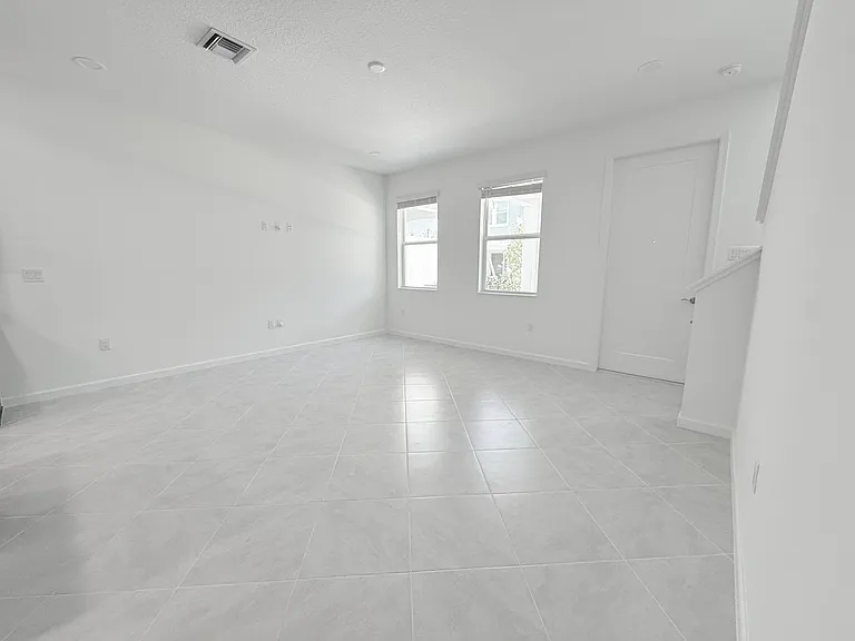 4394 S Longwood Lake Sq — Photo 6