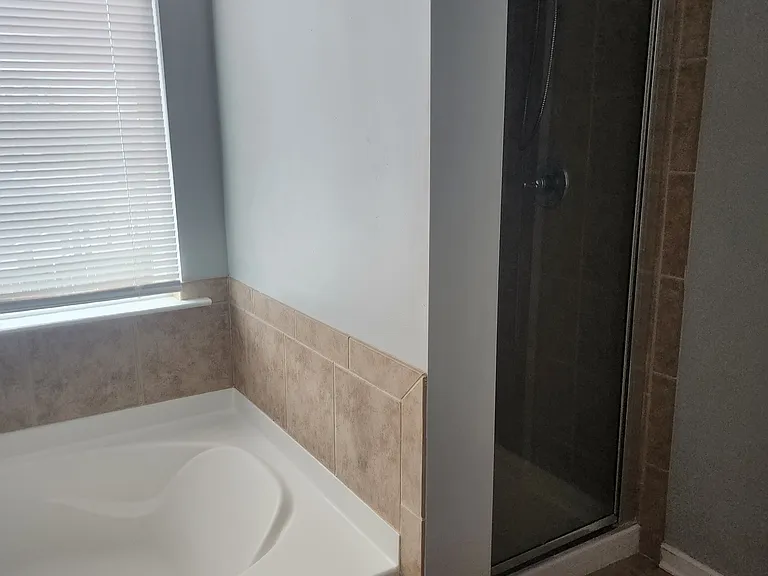 351 Roseglen Dr — Photo 2