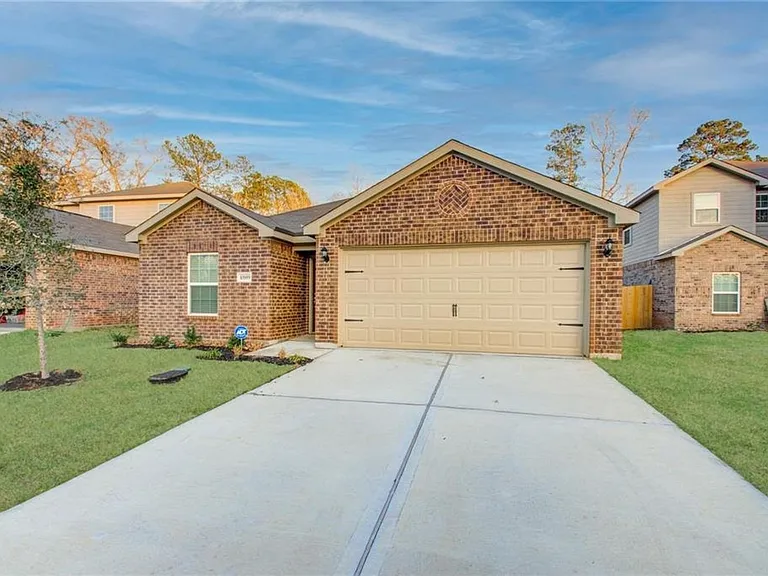 10699 Lost Maples Dr — Photo 2