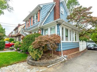 13 Nassau Rd, Great Neck, NY 11021