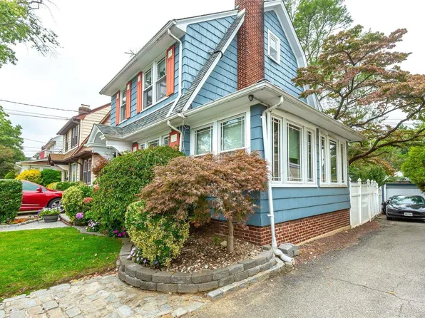 13 Nassau Road, Great Neck, NY 11021