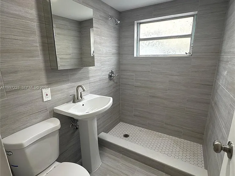 649 SW 7th St #5 — Photo 3