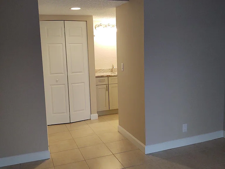 1524 SE Royal Green Cir #Q102 — Photo 8