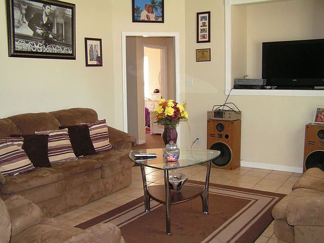 2nd image of 118 Howard Ave