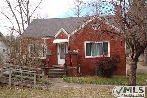 2nd image of 410 Lewis Ave