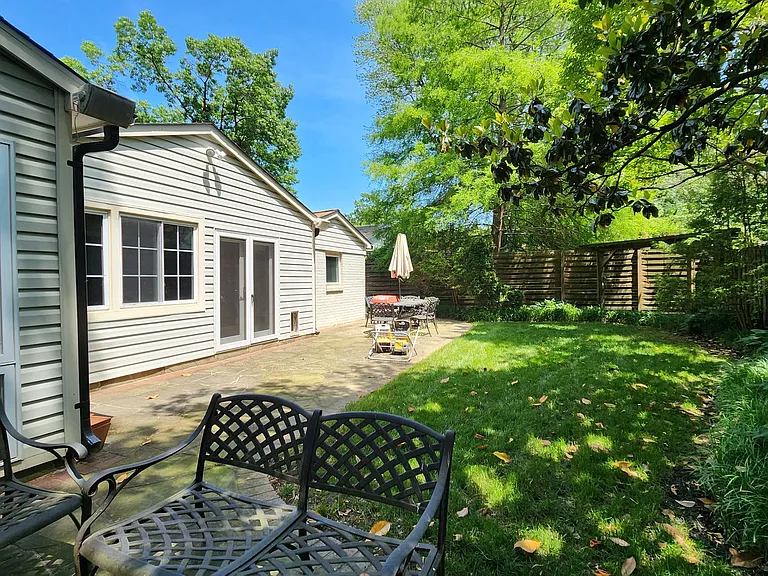 2207 Fordham Dr — Photo 38