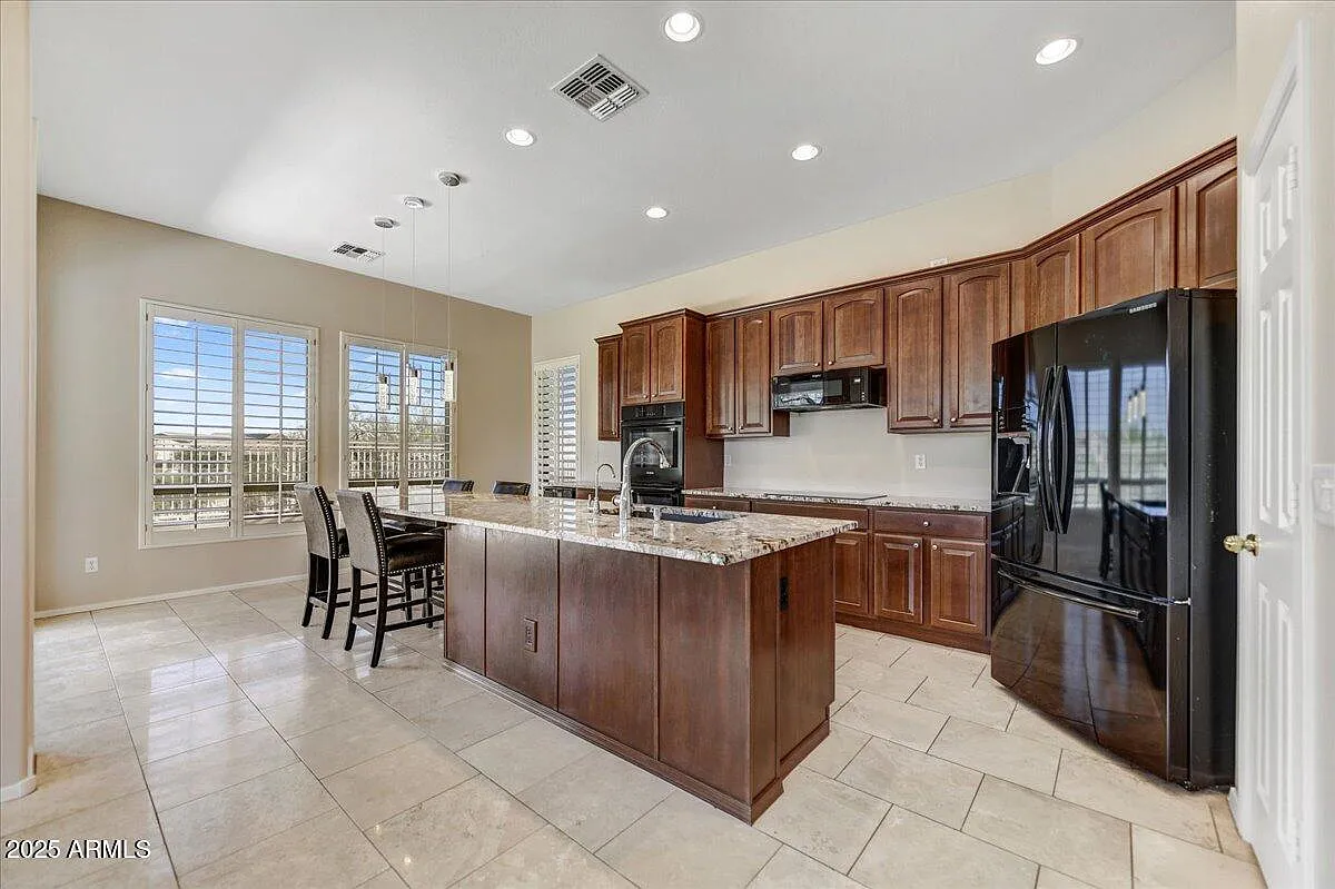 3 bed, 2.5 bath, 2559 sqft, $3,250 — Photo 4