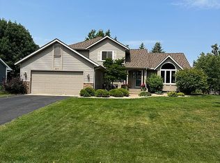557 Hackmore Dr, Eagan, MN 55123