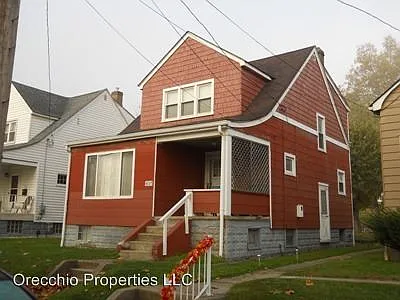 4137 Wells St photo 1