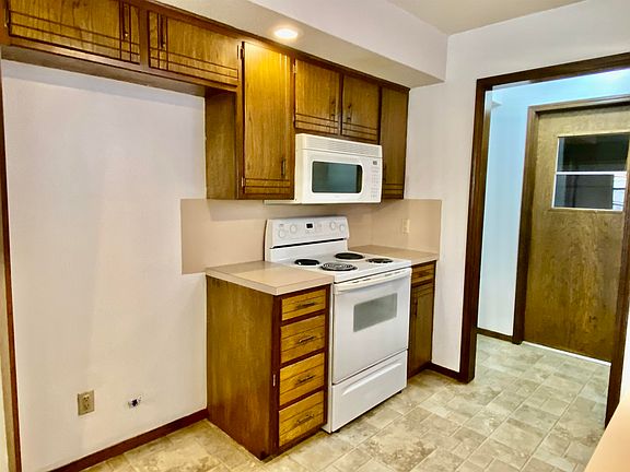 5th image of 221 S Rimrock Rd