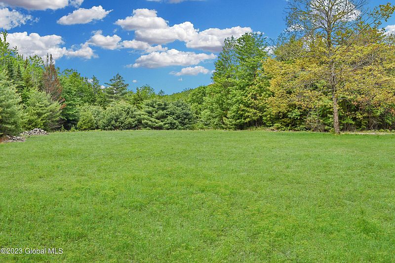 4th image of 68 Davis Road