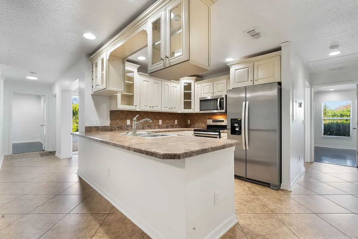 Building Photo - 907 Willow Dr