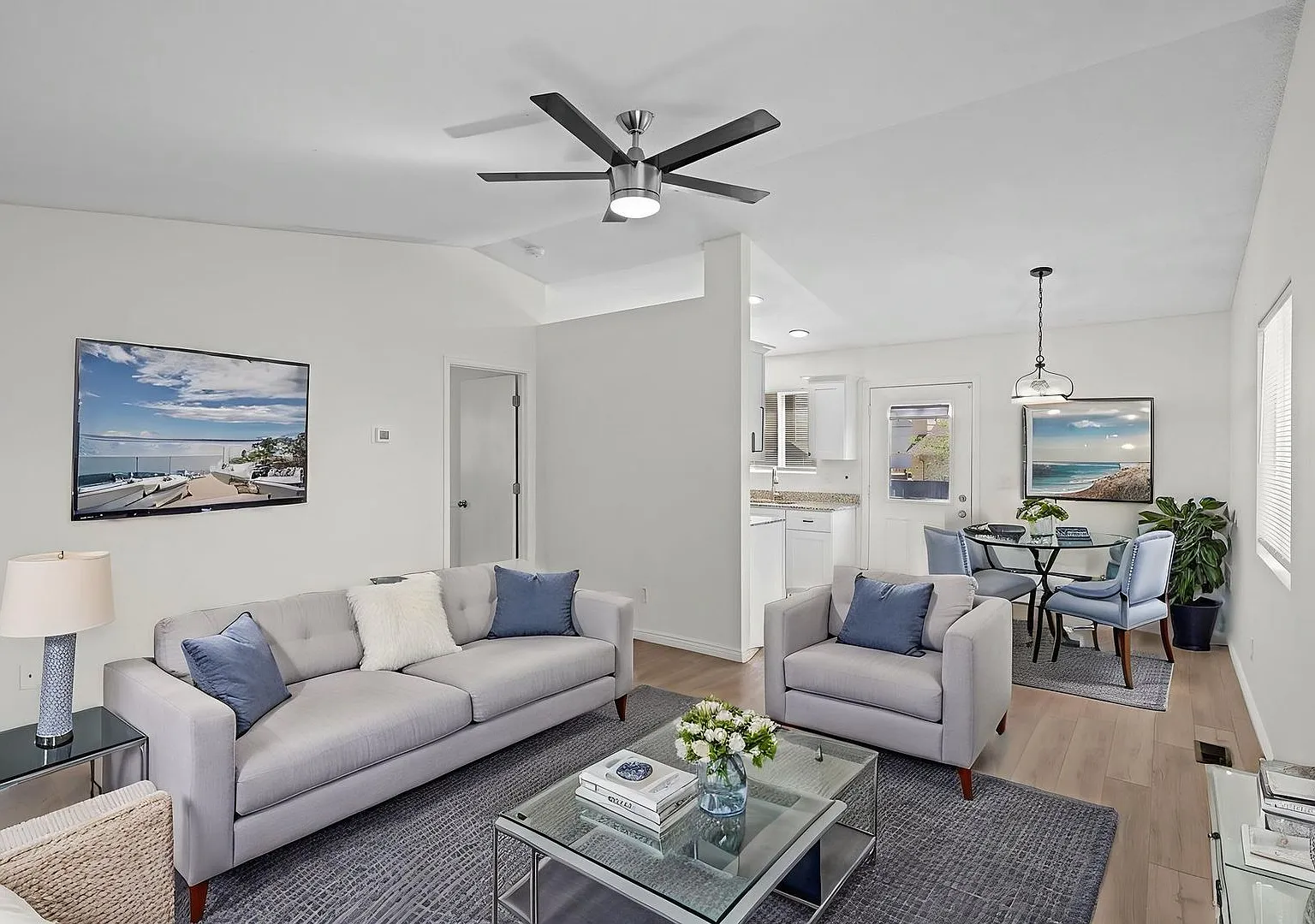 Cute Home, Centrally Located, Near Military Bases — Photo 2