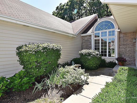 2nd image of 956 Gosselin Cir