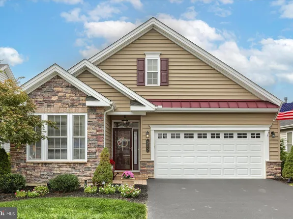 515 Allegiance Dr, Lititz, PA 17543