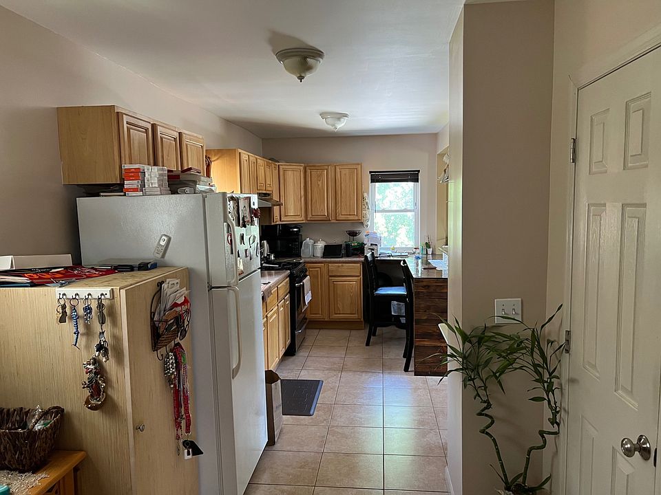 1st image of 99 Simonson Pl Floor 2