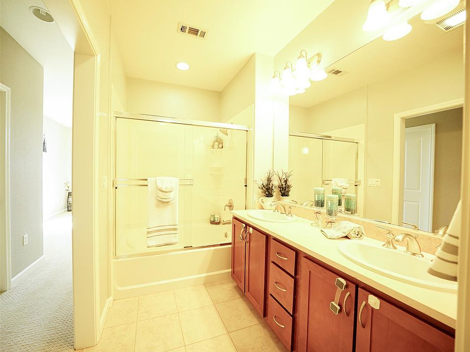 2nd image of 1388 Broadway Unit 485
