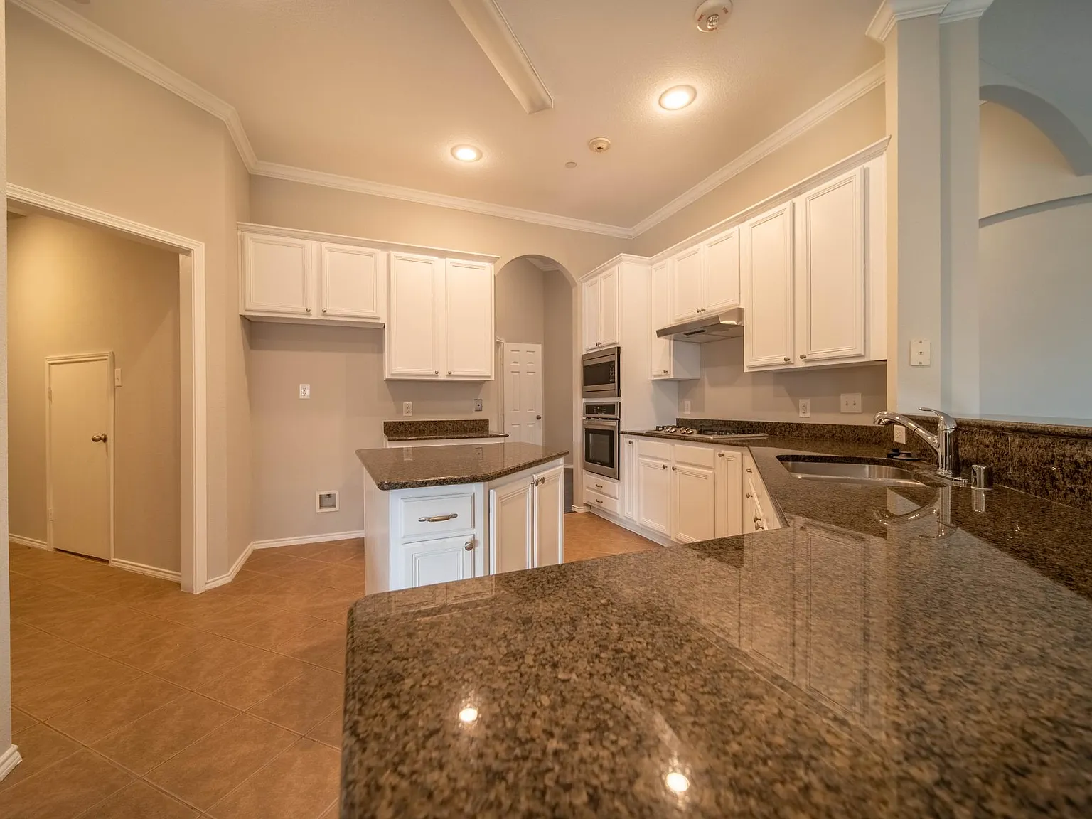 4 bed, 3584 sqft, $3,295 — Photo 4