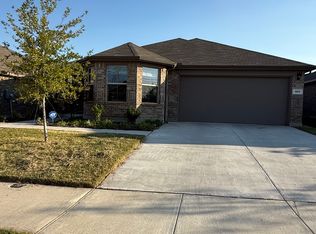 421 Beekeeper Dr, Fort Worth, TX 76131