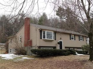 60 Cricket Dr, Sturbridge, MA 01566