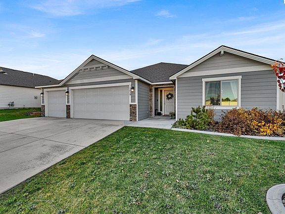 2nd image of 1028 S Blueberry Pl