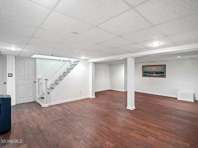 10 Monroe Ct — Photo 32