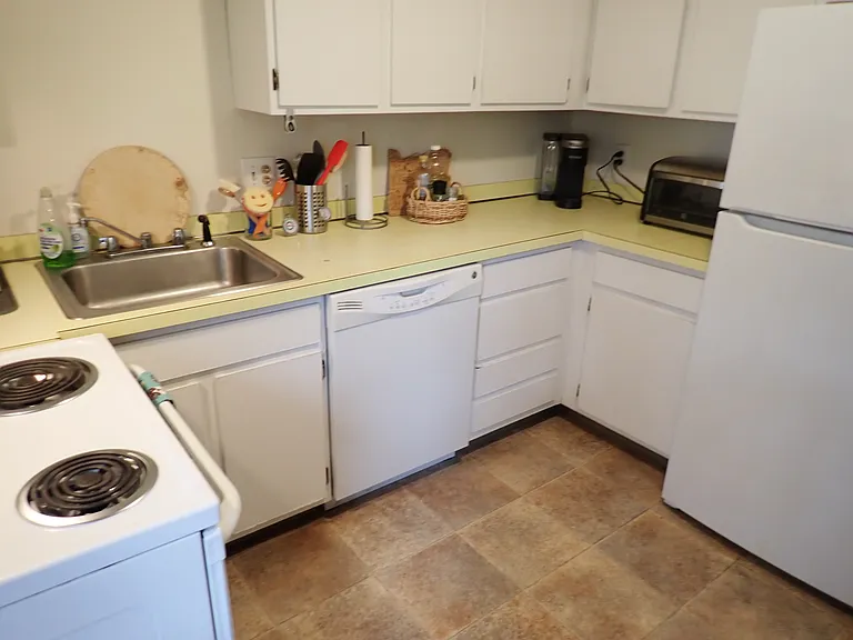51 Cushing St #2 — Photo 8