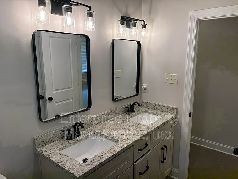 239 McLaughlin Dr — Photo 19