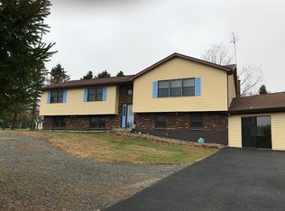 305 Arnolds Rd, Jermyn, PA 18433