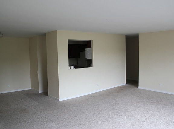 5th image of 1169 S Plymouth Ct APT 303