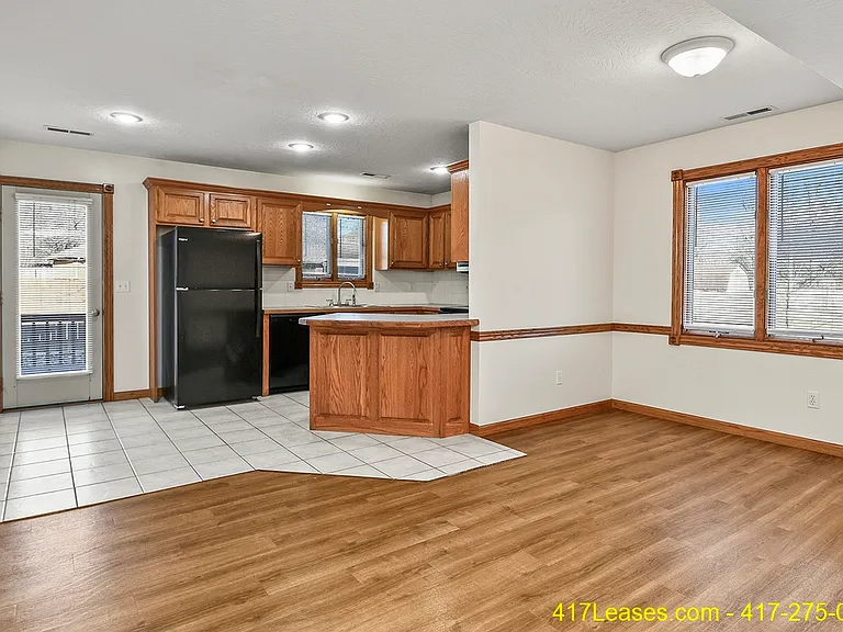 1261 E Lakewood St — Photo 12