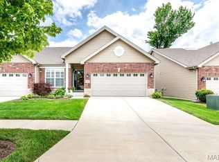 16104 Amber Vista Dr, Chesterfield, MO 63021