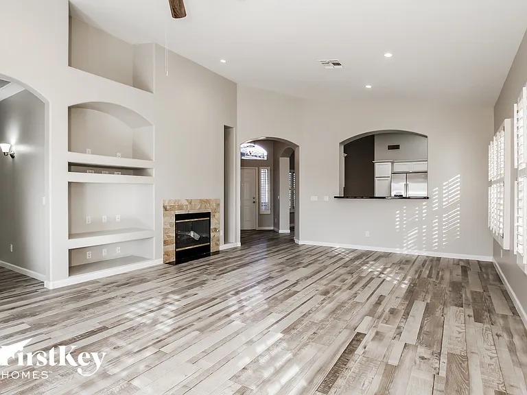 11029 W Almeria Rd — Photo 4