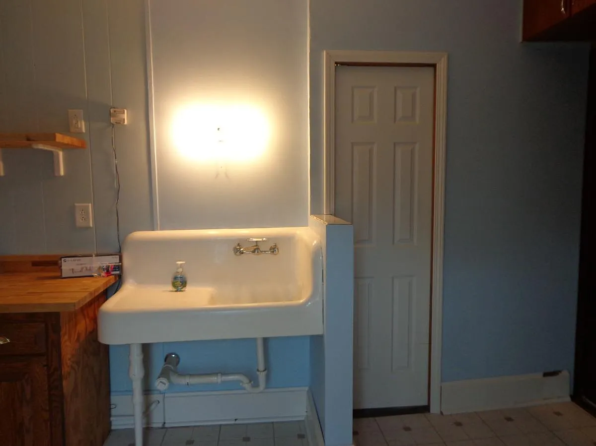 1046 Main Street — Photo 2
