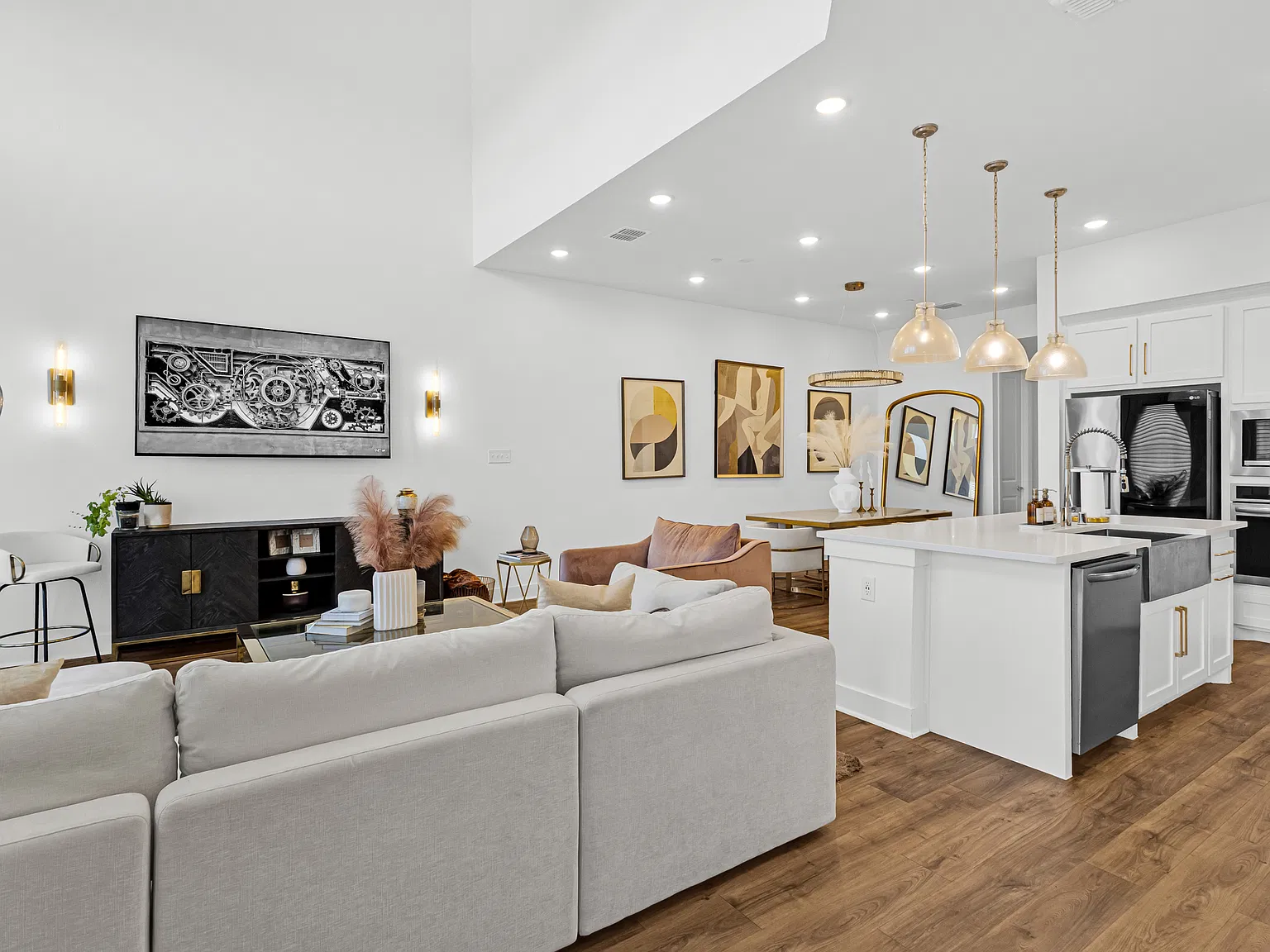3 bed, 2.5 bath, 1819 sqft, $2,600 — Photo 4