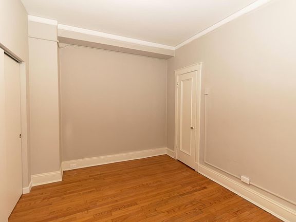 3rd image of 327 W Fullerton Pkwy #203