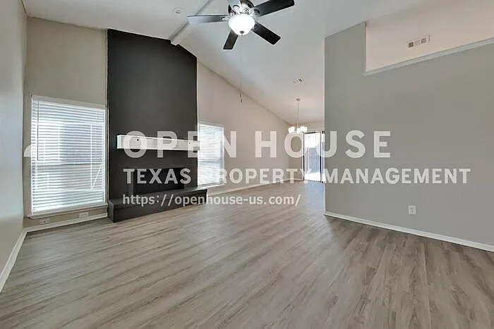 3 bed, 2.0 bath, 1276 sqft, $2,050 — Photo 3