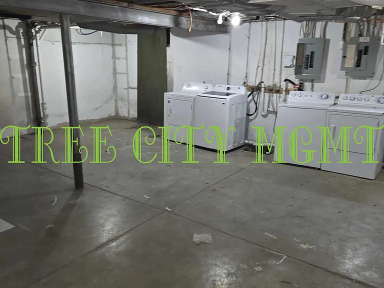 326 W Oakdale Dr #B — Photo 10
