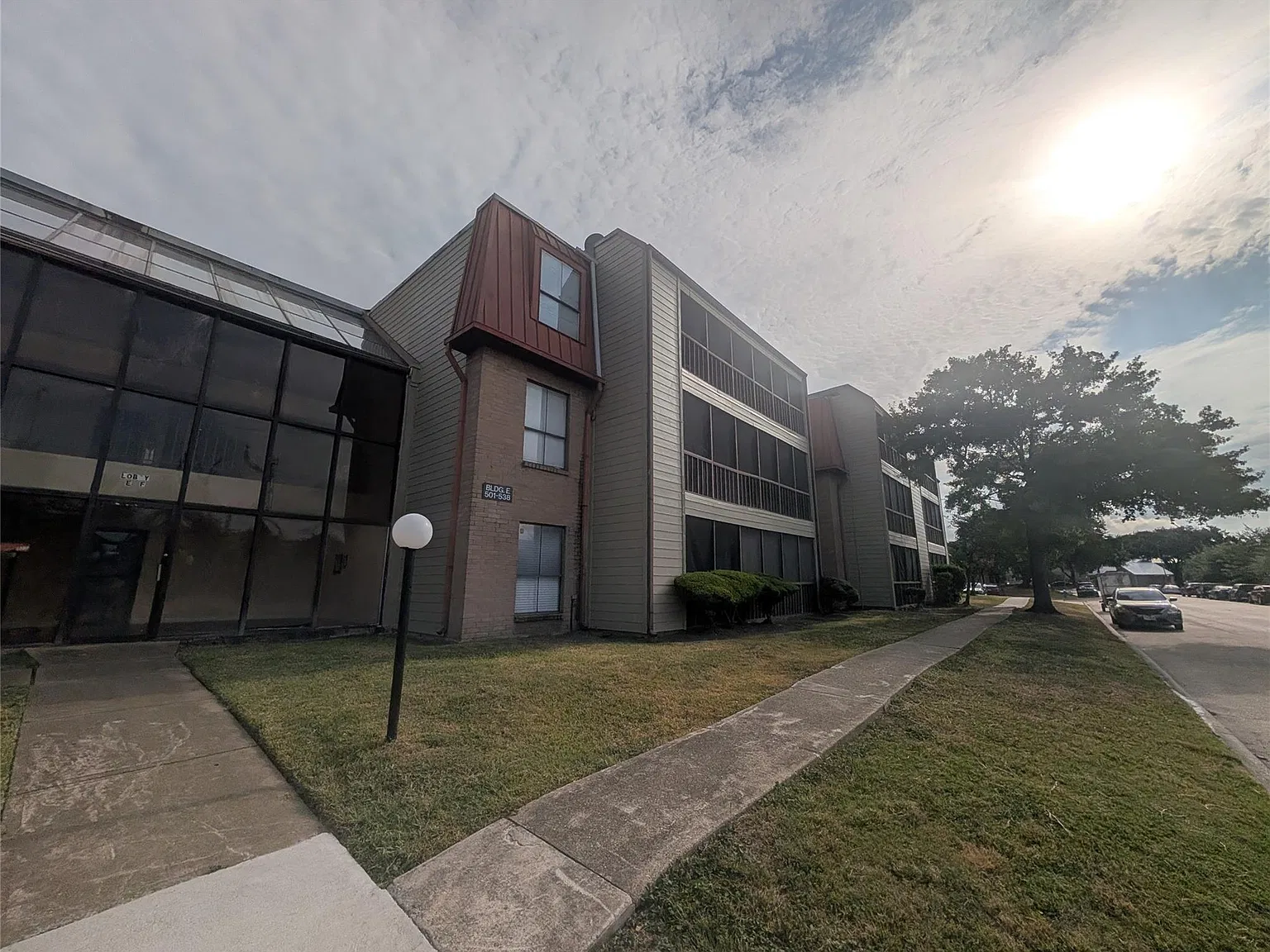1 bed, 1.0 bath, 713 sqft, $1,100 — Photo 1