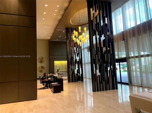 5252 NW 85th Ave APT 803, Doral, FL 33166