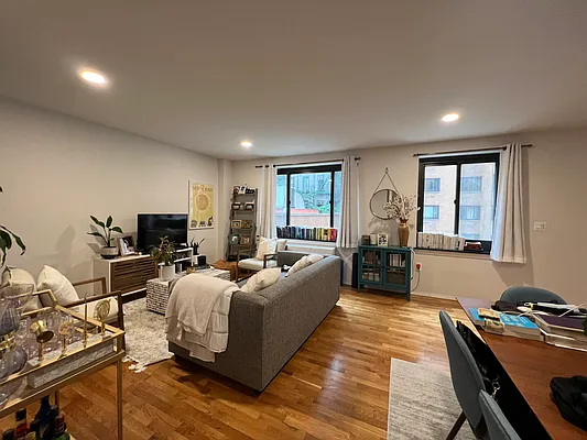 Rented by AZ REALTY NYC LLC | media 11