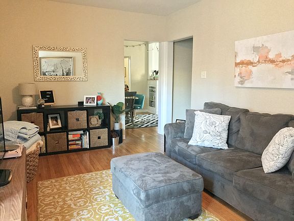 3rd image of 409 Beloit Ave #3U