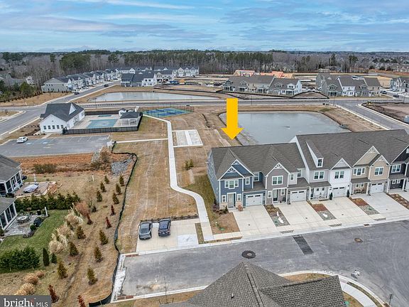 4th image of 266 Exeter St