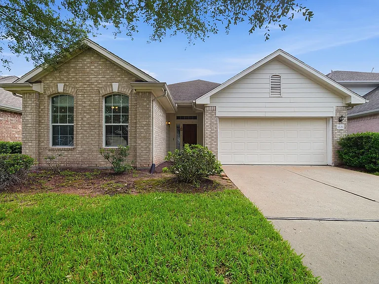1631 Crescent Shores Ln — Photo 3