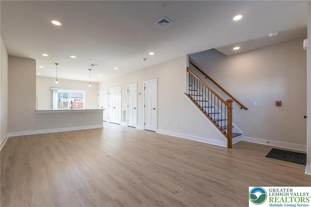 2 bed, 2.5 bath, 1380 sqft, $2,500 — Photo 4