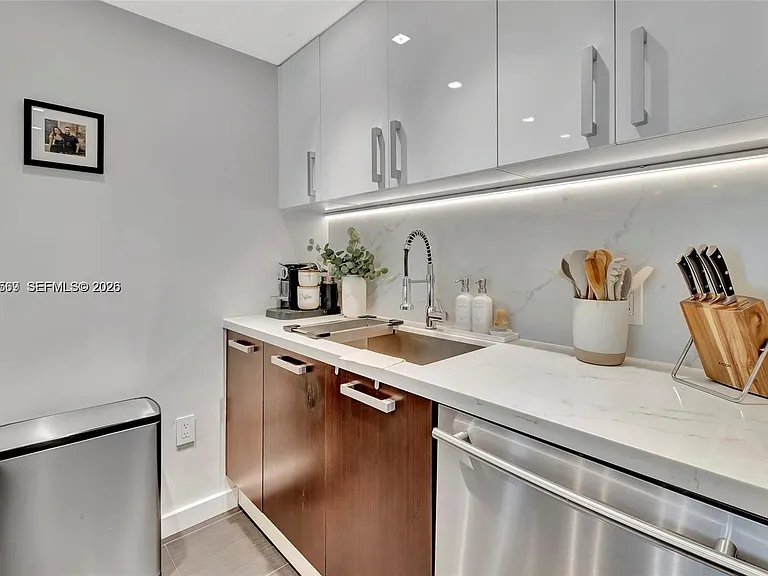 720 NE 62nd St #307 — Photo 9