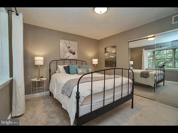 3rd image of 2109 N Scott St APT 55