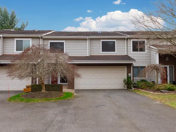 43 Boathouse Lane, Bay Shore, NY 11706